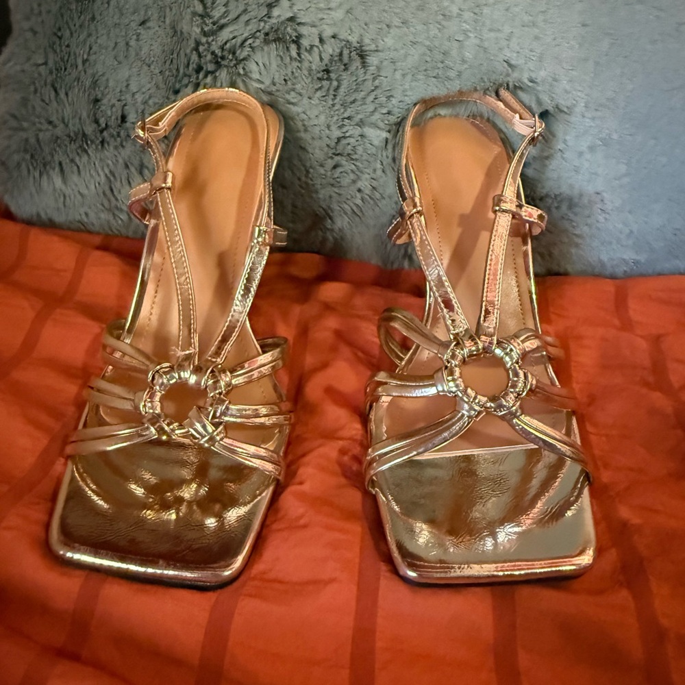 Elegant Gold Strappy Women's Sandals